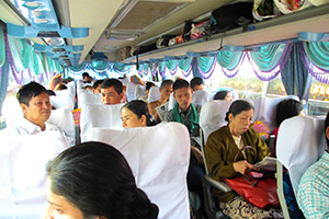 ミャンマーバス出発