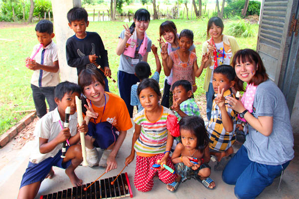 シェムリアップ 子どもたちと音楽でつながる交流活動