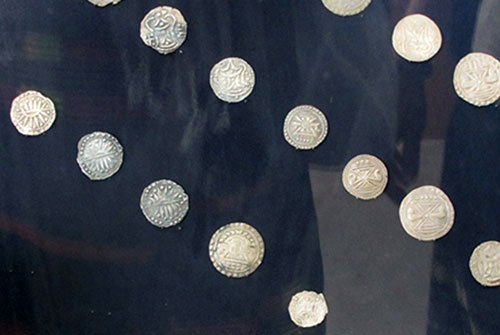 博物館には銀貨が展示され、この時代の交易に使用されていたものといわれています