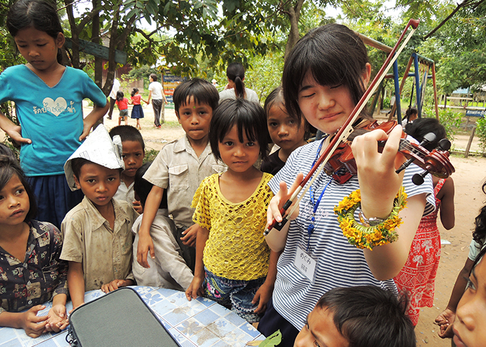 カンボジア 子どもたちと音楽でつながる交流活動6日間