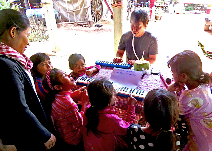 カンボジア 子どもたちと音楽でつながる交流活動6日間