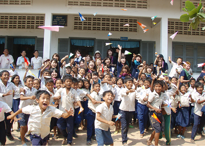カンボジア 村の子どもたちに映画を届ける活動6日間