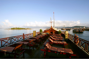 ハロン湾クルーズ船バイトー号