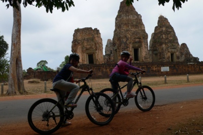 カンボジアの遺跡をサイクリング