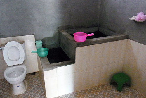 カンボジアのホームステイ先のトイレ