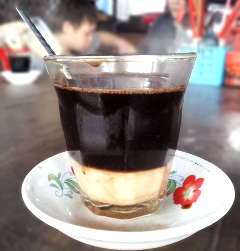カンボジアの練乳入りコーヒー