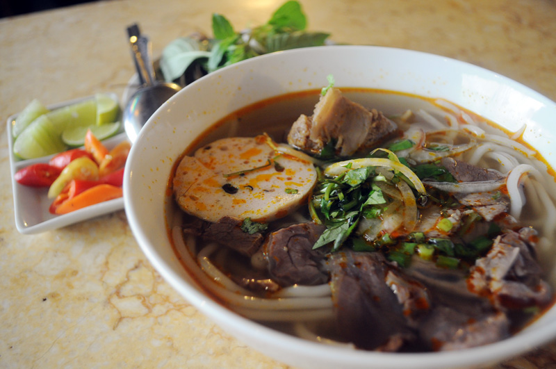 ベトナム料理のブンボーフエ