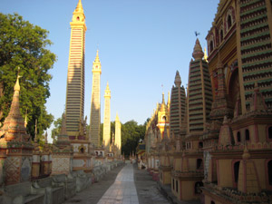 ミャンマーのタウンボッデー寺院