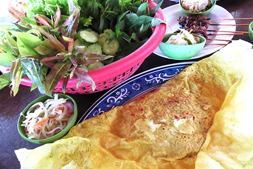 カンボジア料理のバンチャエウ