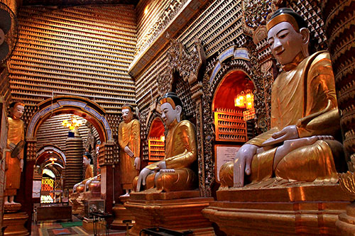 本堂の内部に58万体もの仏像を安置するタウンボッデー寺院。
