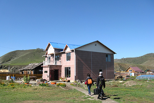 ホームステイ先のトングリ村の民家