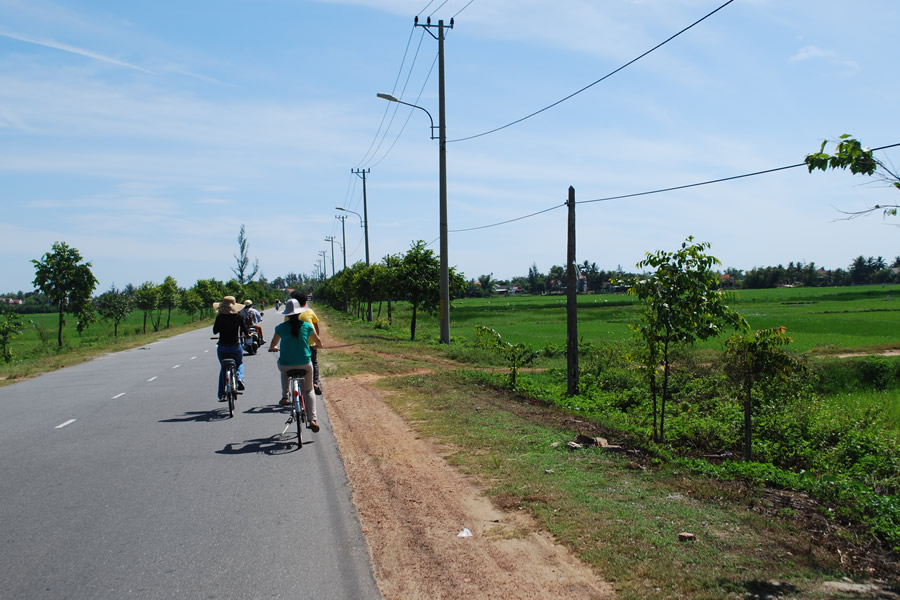  ▲自転車または車でチャークエ村へ