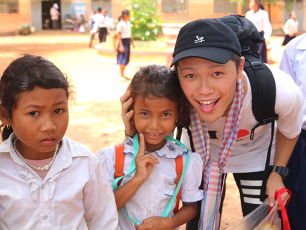 カンボジアの子どもとパシャリ！