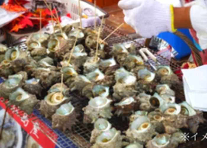 地元の方のみぞ知る穴場！　三浦の野菜、新鮮な魚介類などがそろっています。	