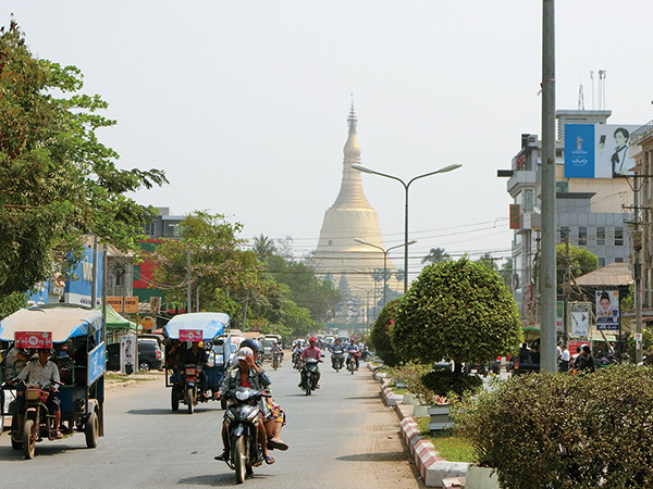 ミャンマーの「今」を感じる２つの町へ